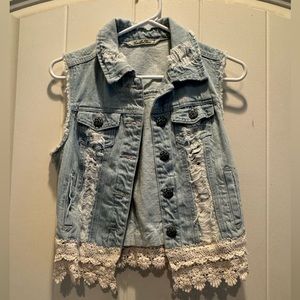 Vanilla start size small. Color is blue and white